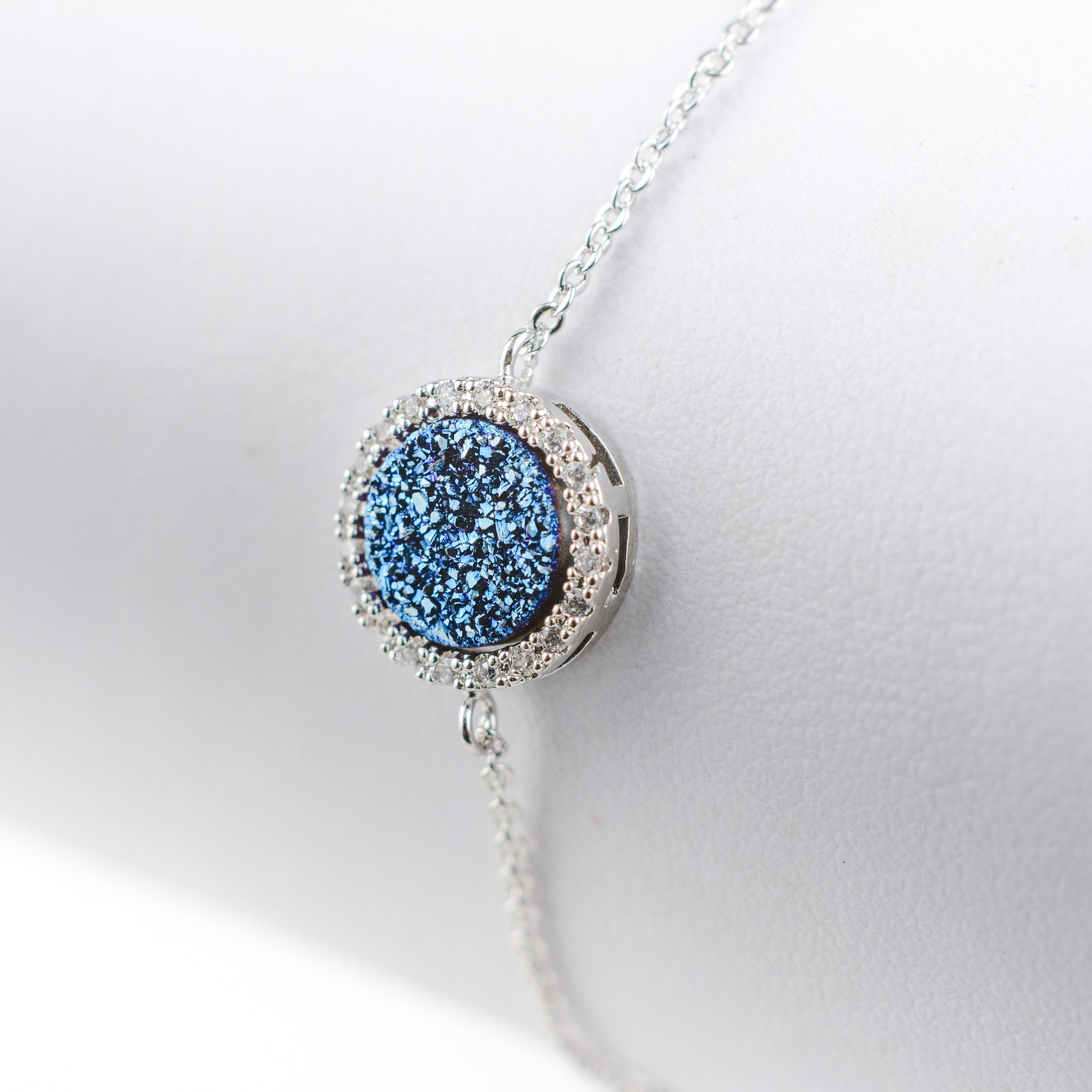 Pulsera de cadena con cristales azul y plata - Laila's Dress