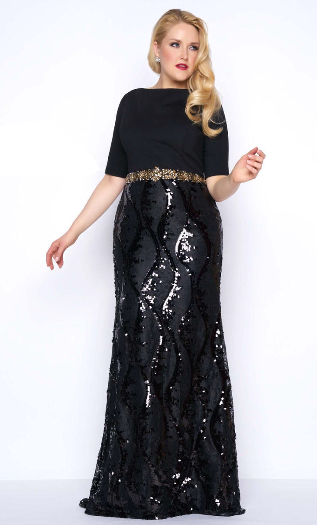 Vestido negro con mangas tres cuartos plus size - Laila's Dress