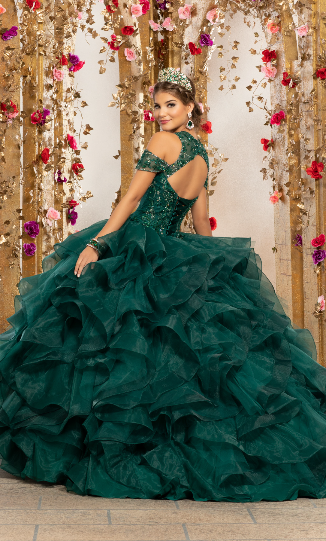Vestido de quince años con volantes en falda - Laila's Dress
