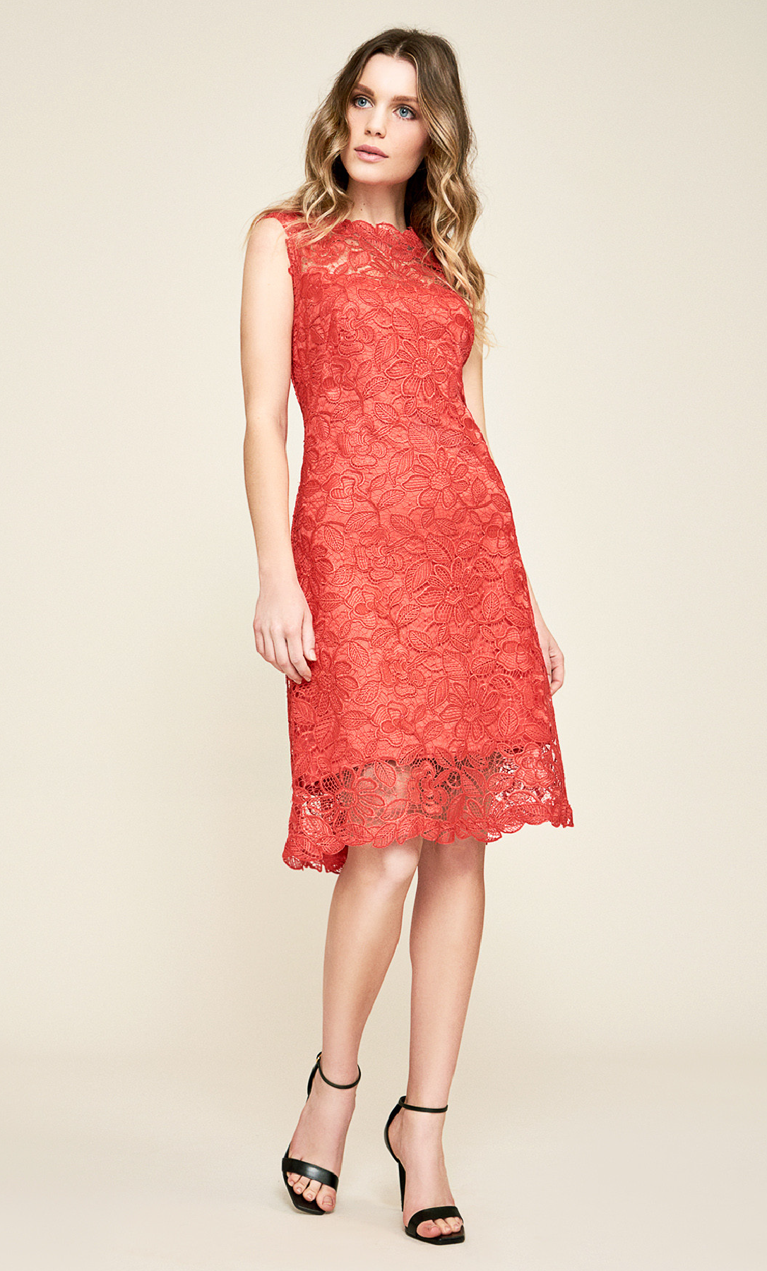 Vestido corto rojo con cuello redondo - Laila's Dress