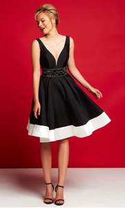 Vestido corto negro con blanco - Laila's Dress