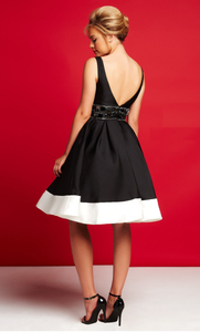 Vestido corto negro con blanco - Laila's Dress