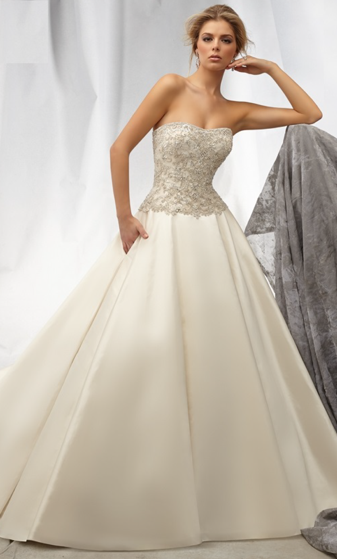 Vestido novia con bordado moldeado en tafetán - Laila's Dress