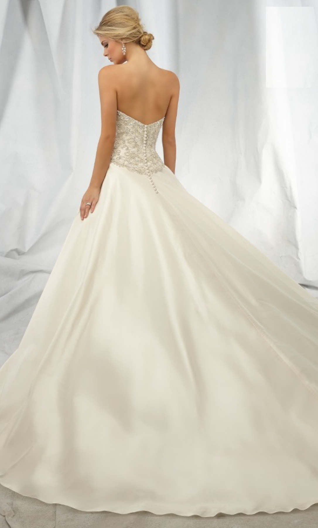 Vestido novia con bordado moldeado en tafetán - Laila's Dress