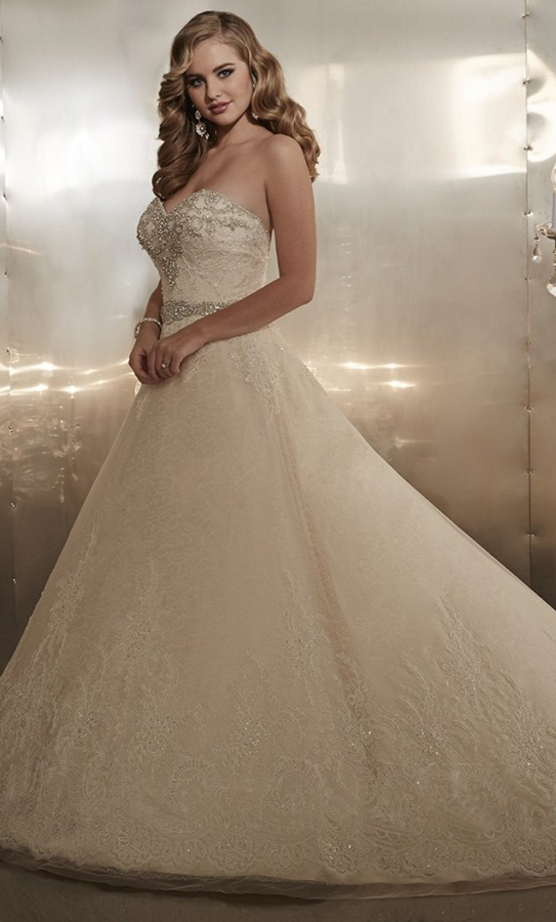Vestido novia con abalorios plateados en escote - Laila's Dress