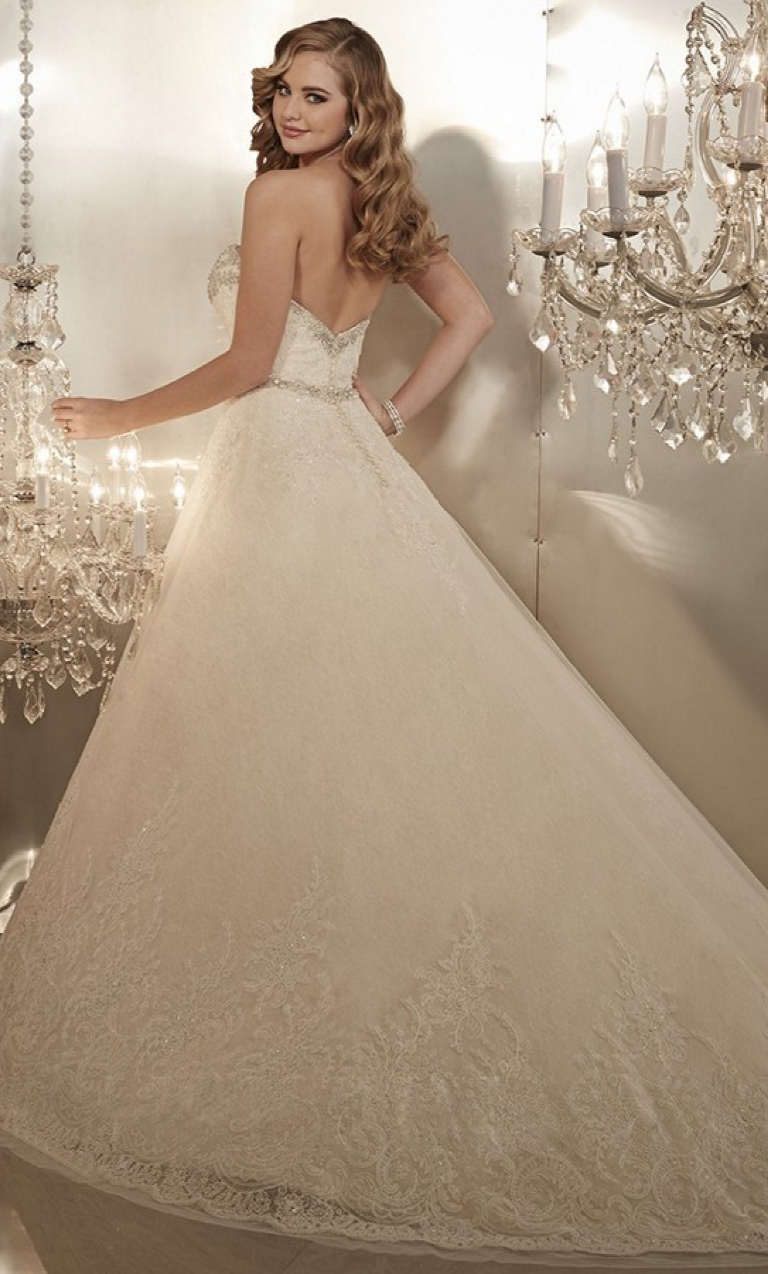 Vestido novia con abalorios plateados en escote - Laila's Dress