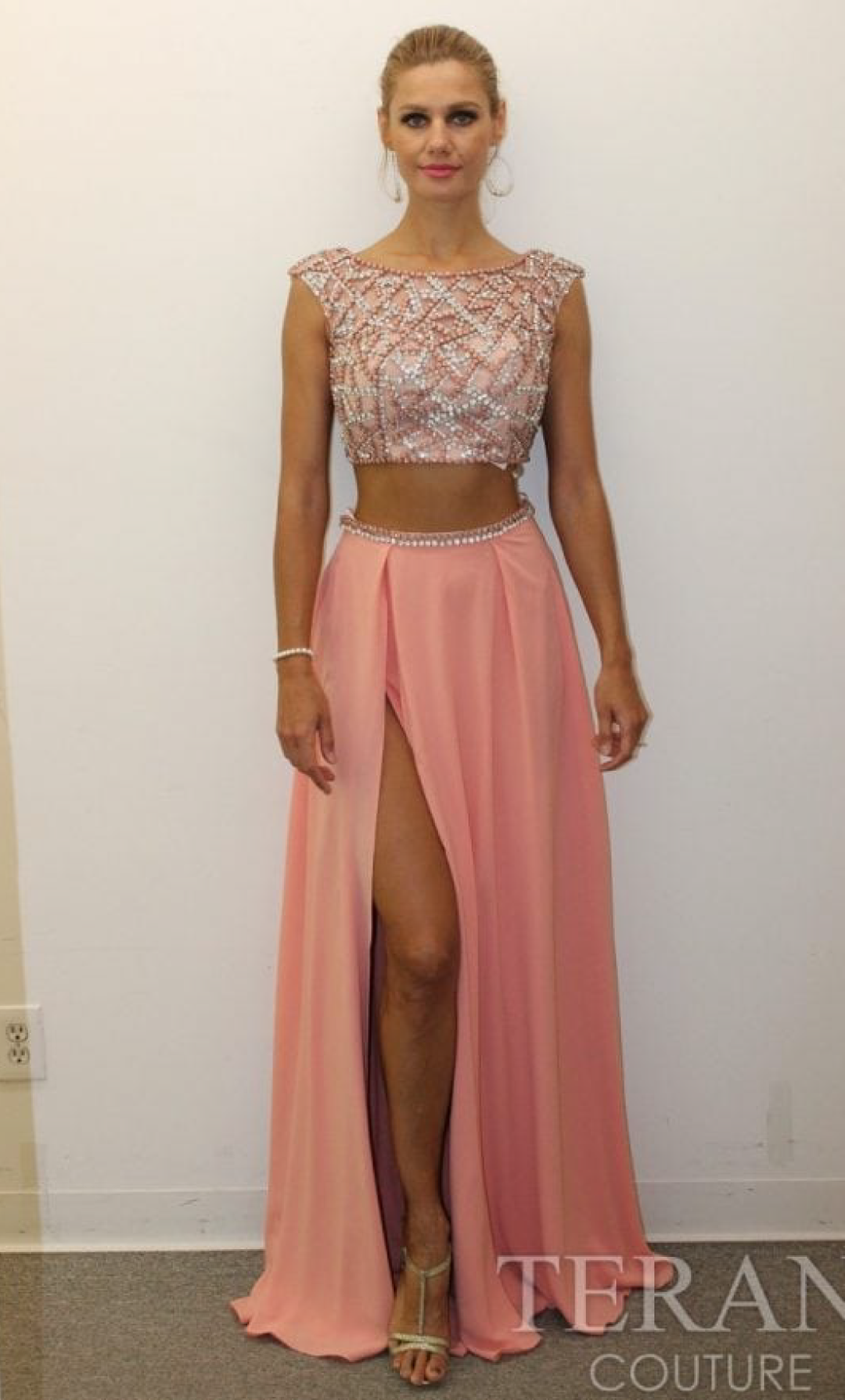 Vestido de dos piezas con abertura en pierna