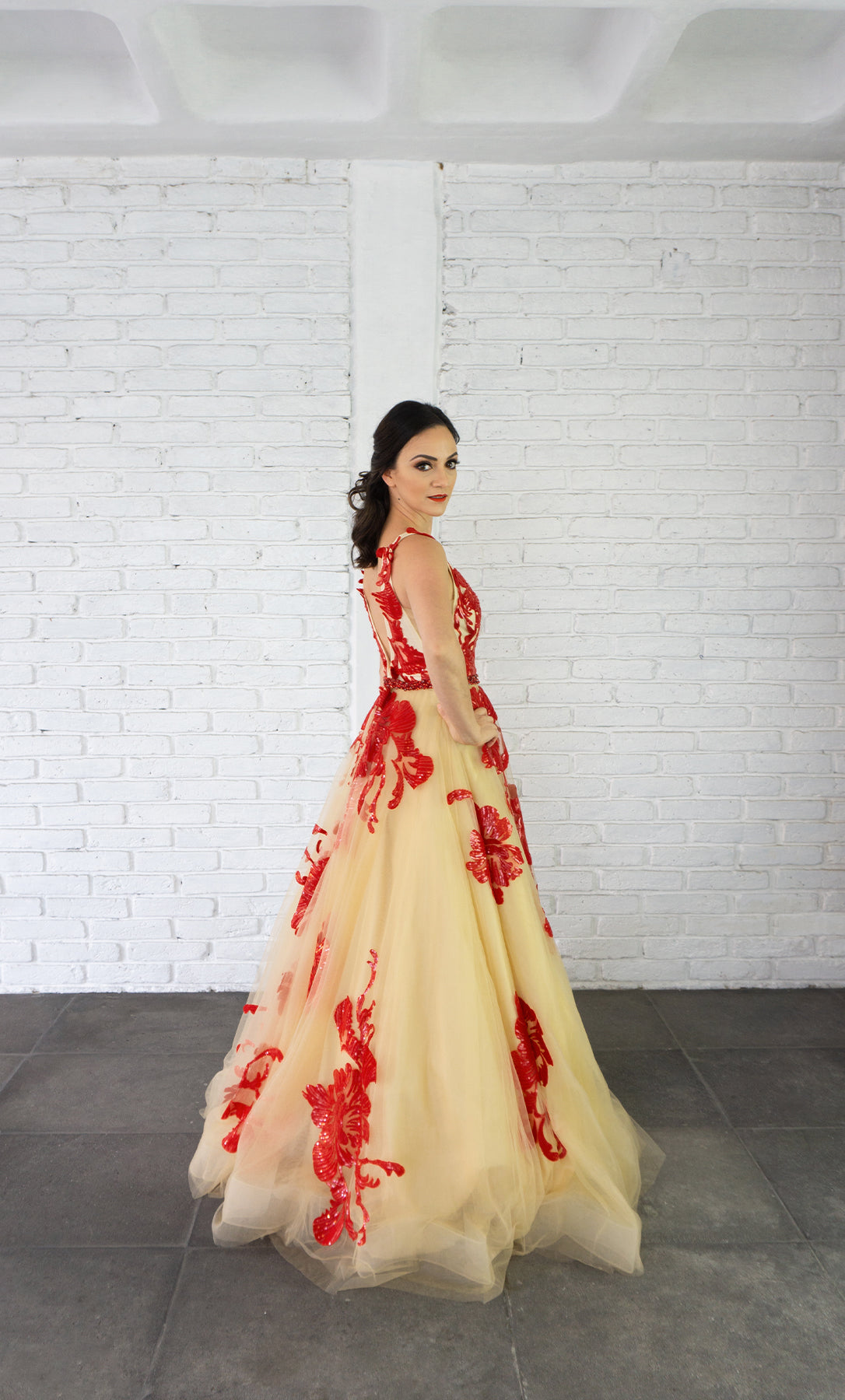 Vestido gold red de tul bordado