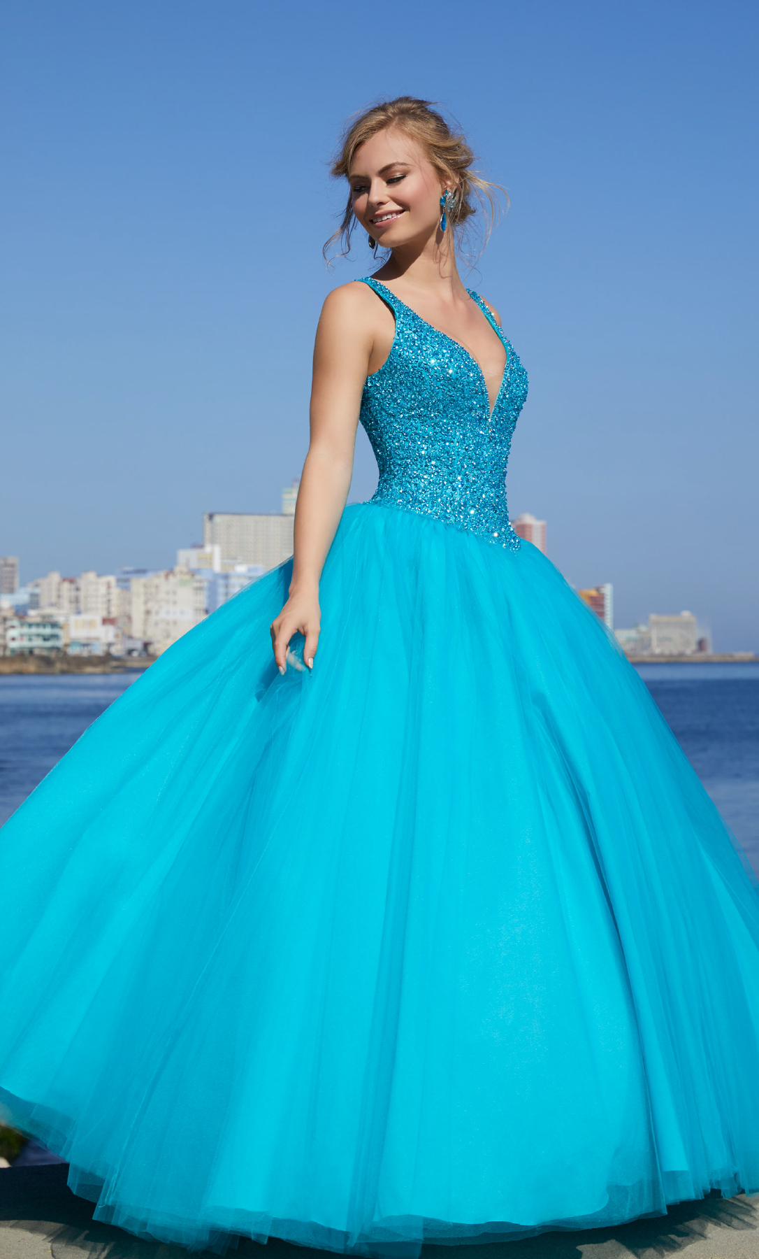 Vestido de XV años con pedrería - Laila's Dress