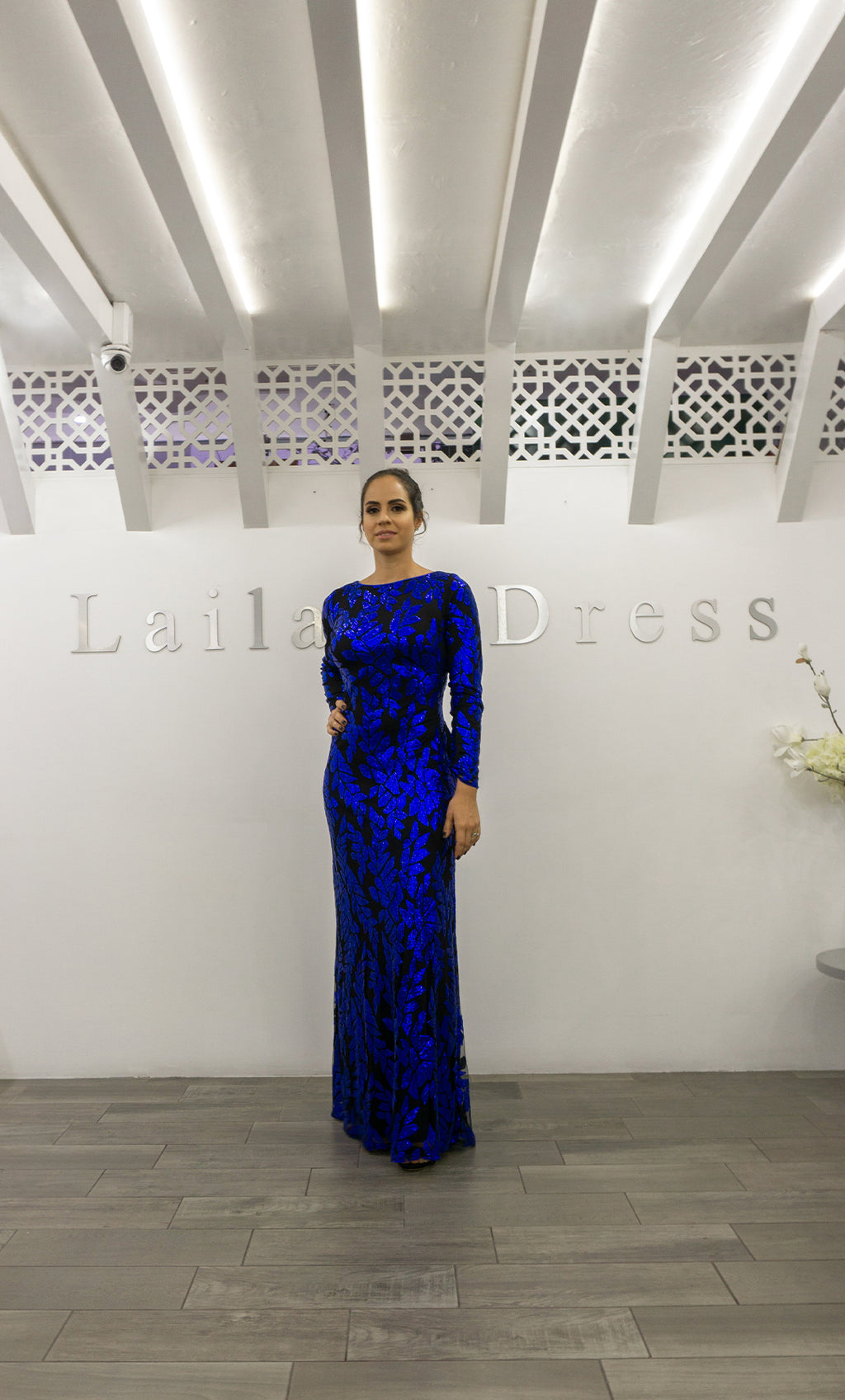 Vestido largo de tul bordado con lentejuelas manga larga
