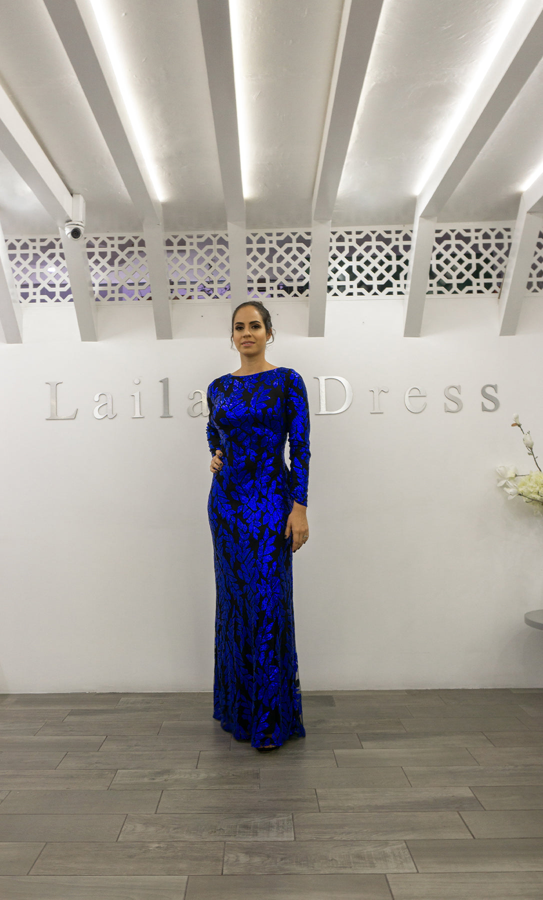 Vestido largo de tul bordado con lentejuelas manga larga