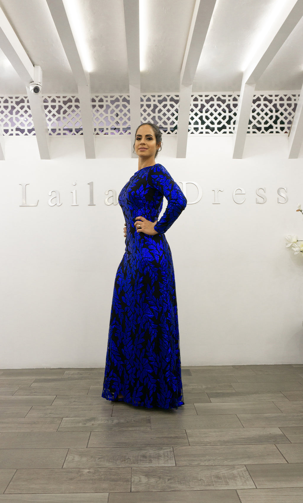 Vestido largo de tul bordado con lentejuelas manga larga
