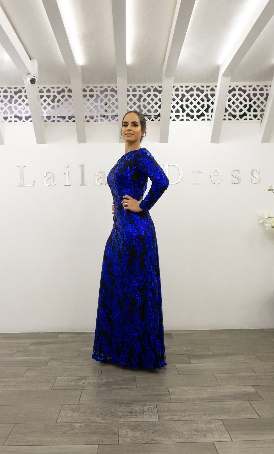 Vestido largo de tul bordado con lentejuelas manga larga