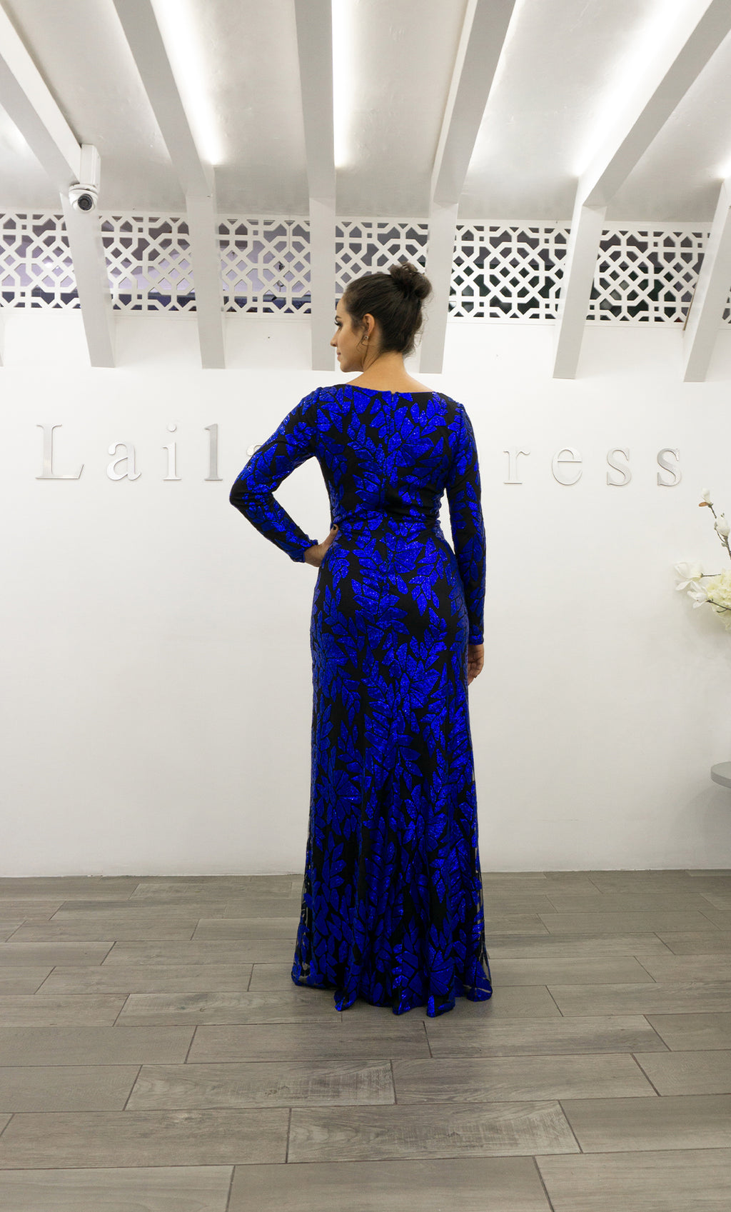 Vestido largo de tul bordado con lentejuelas manga larga