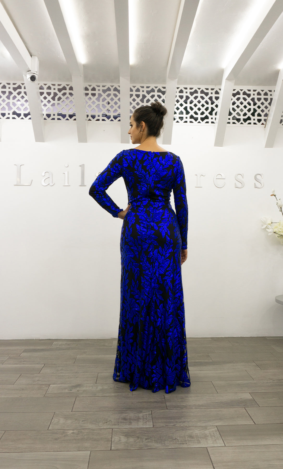 Vestido largo de tul bordado con lentejuelas manga larga