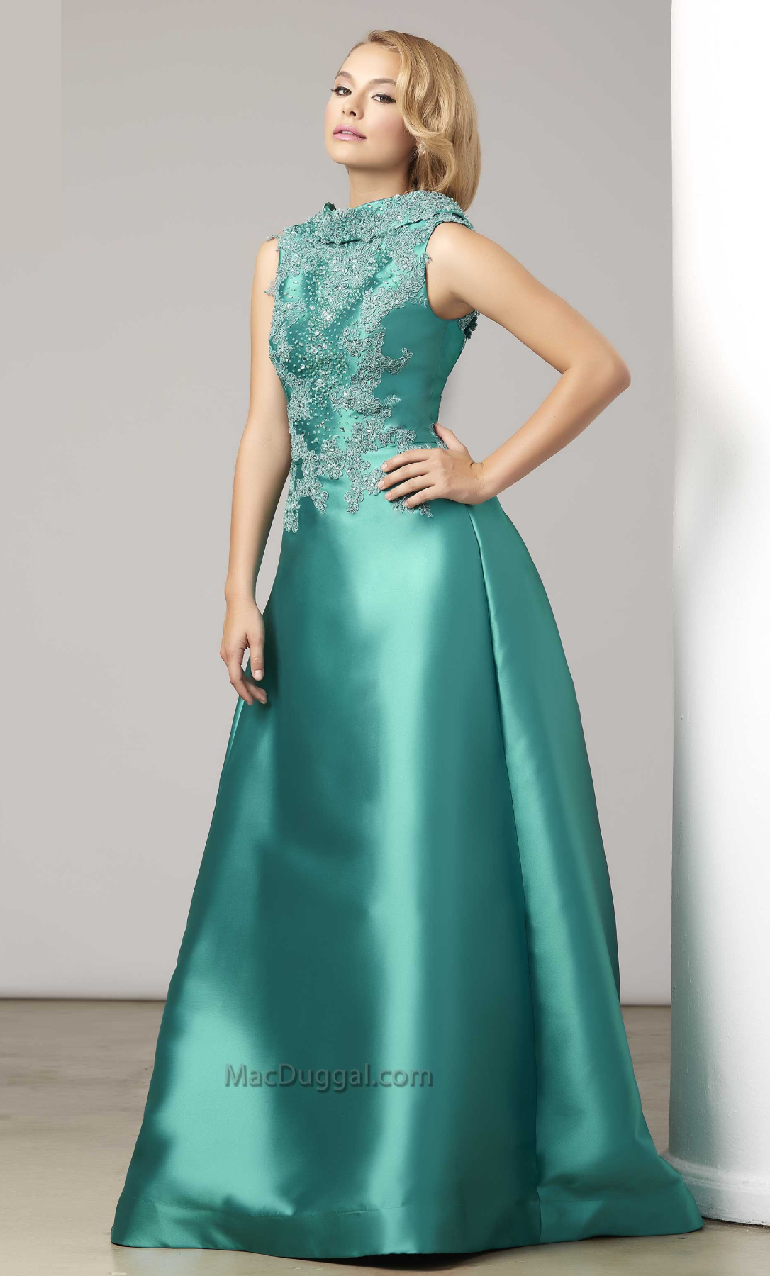 Vestido cuello joya con pedrería y encaje - Laila's Dress