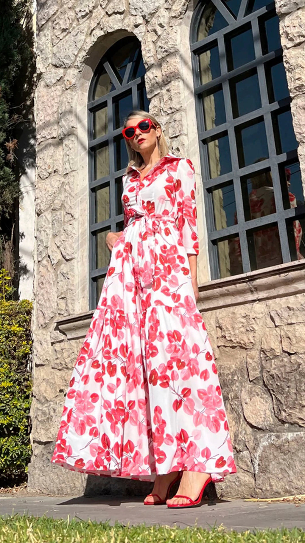 Vestido largo con manga 3/4 y cuello en v con botones