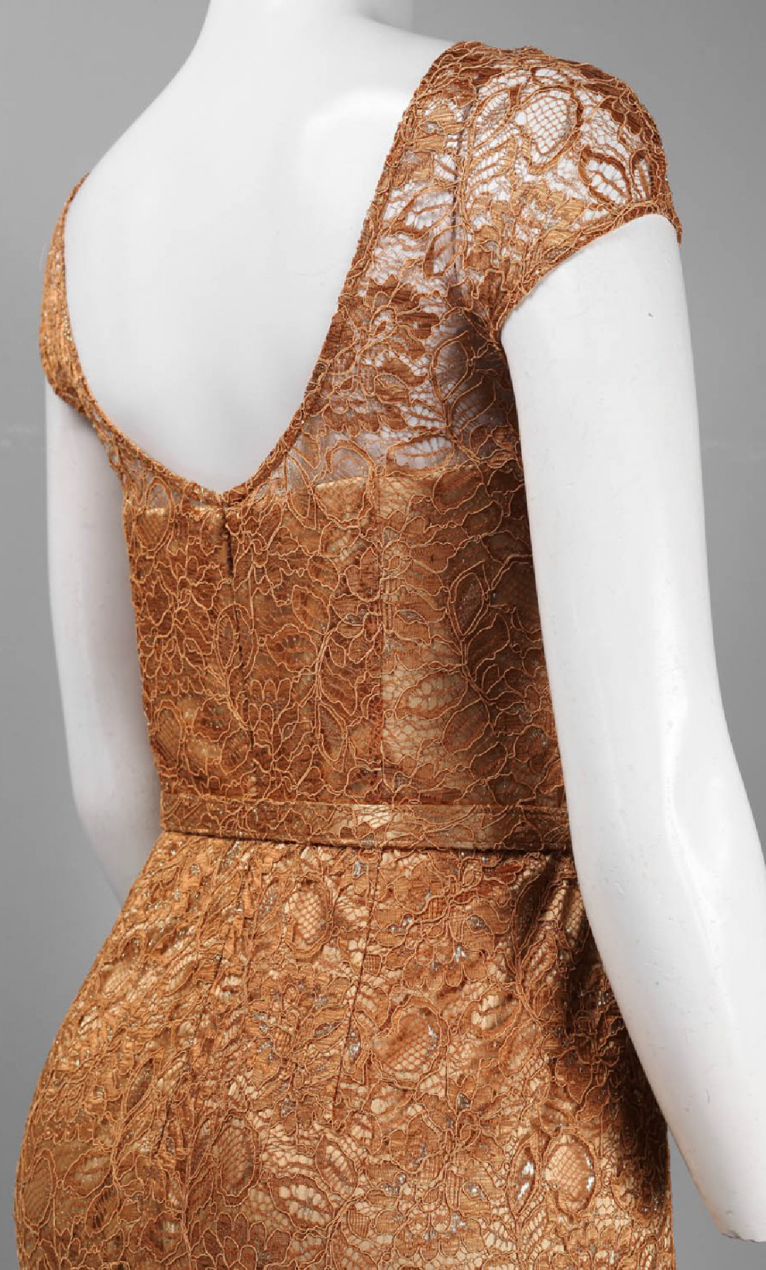 Vestido corto ocre de encaje satinado - Laila's Dress