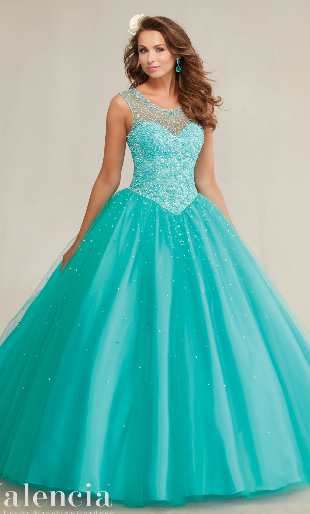 Vestido de XV a os con aplicaciones de perlas