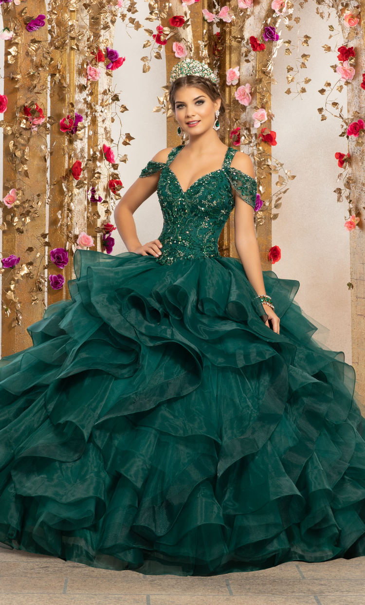 Vestido de quince anos con volantes en falda