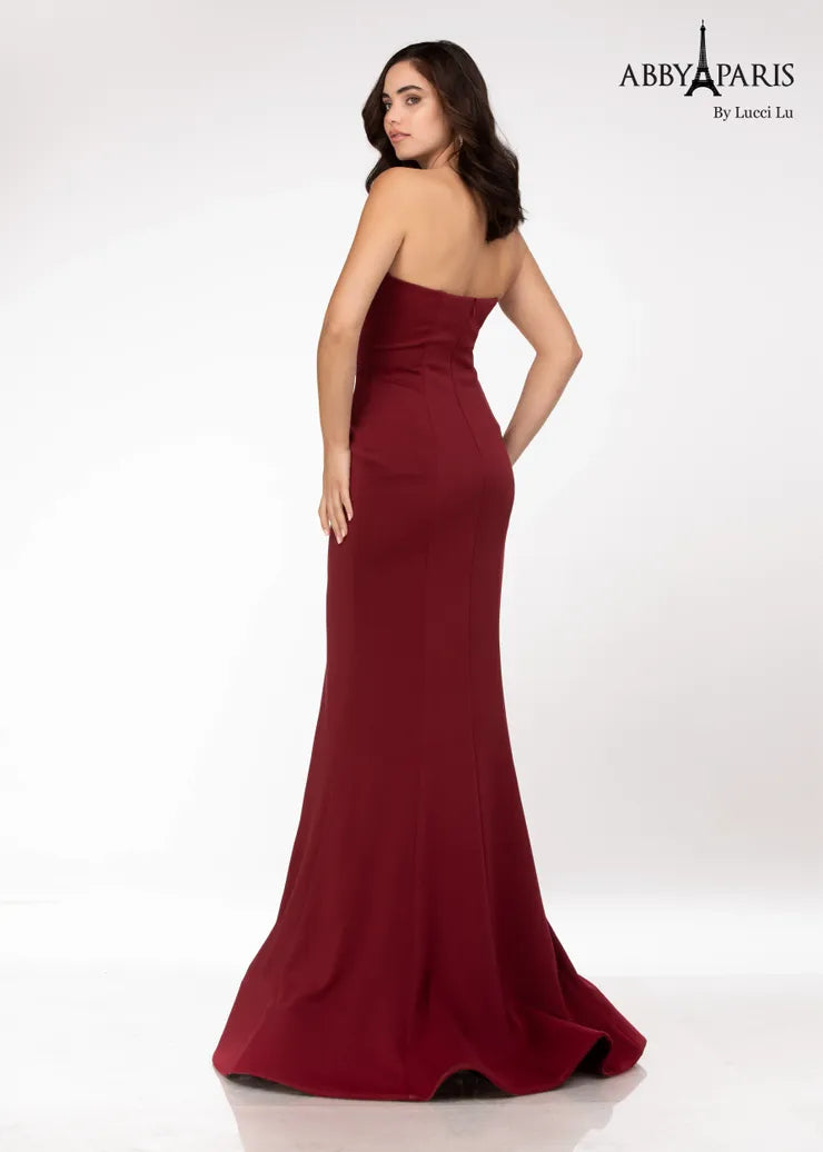 Vestido strapless corte sirena con escote corazón