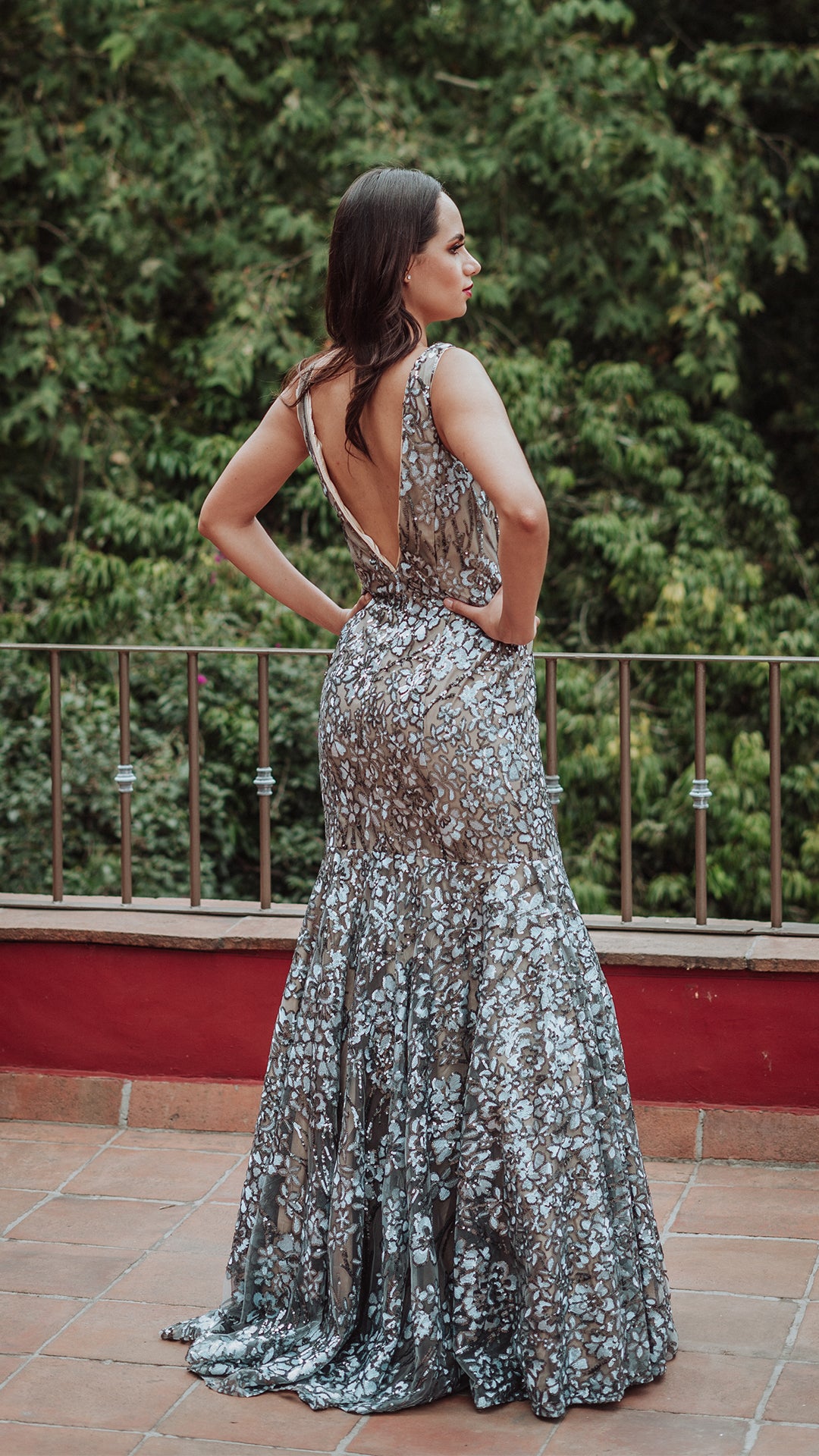 Vestido corte sirena azul con lentejuelas