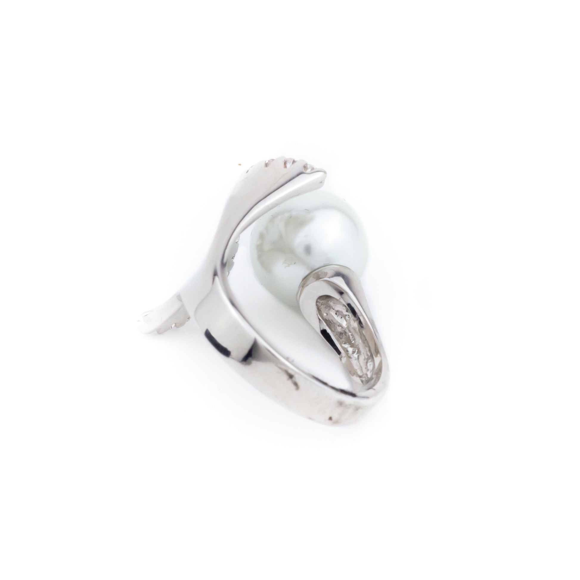 Anillo con perla envuelta en brillantes - Laila's Dress