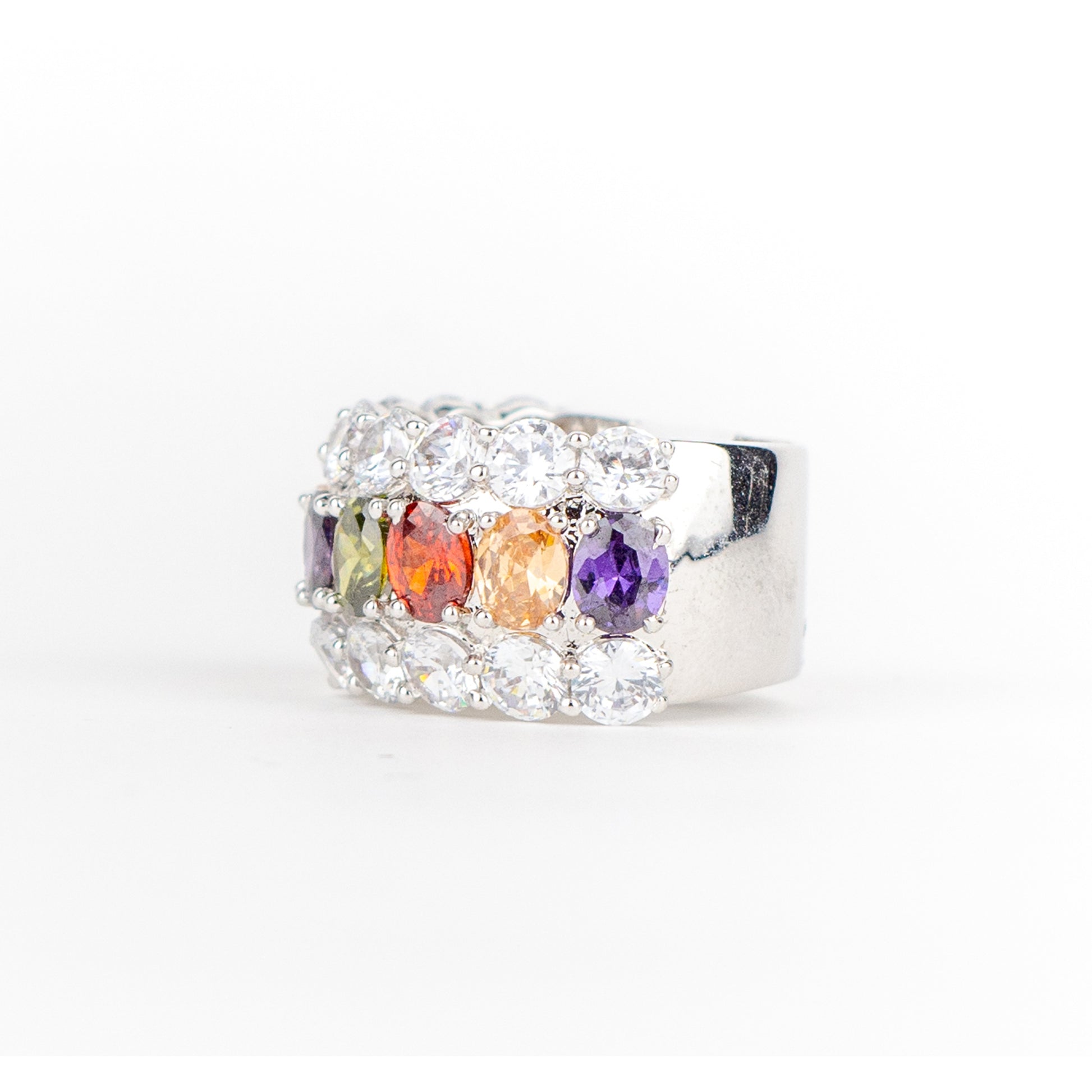 Anillo ancho con brillantes multicolor - Laila's Dress