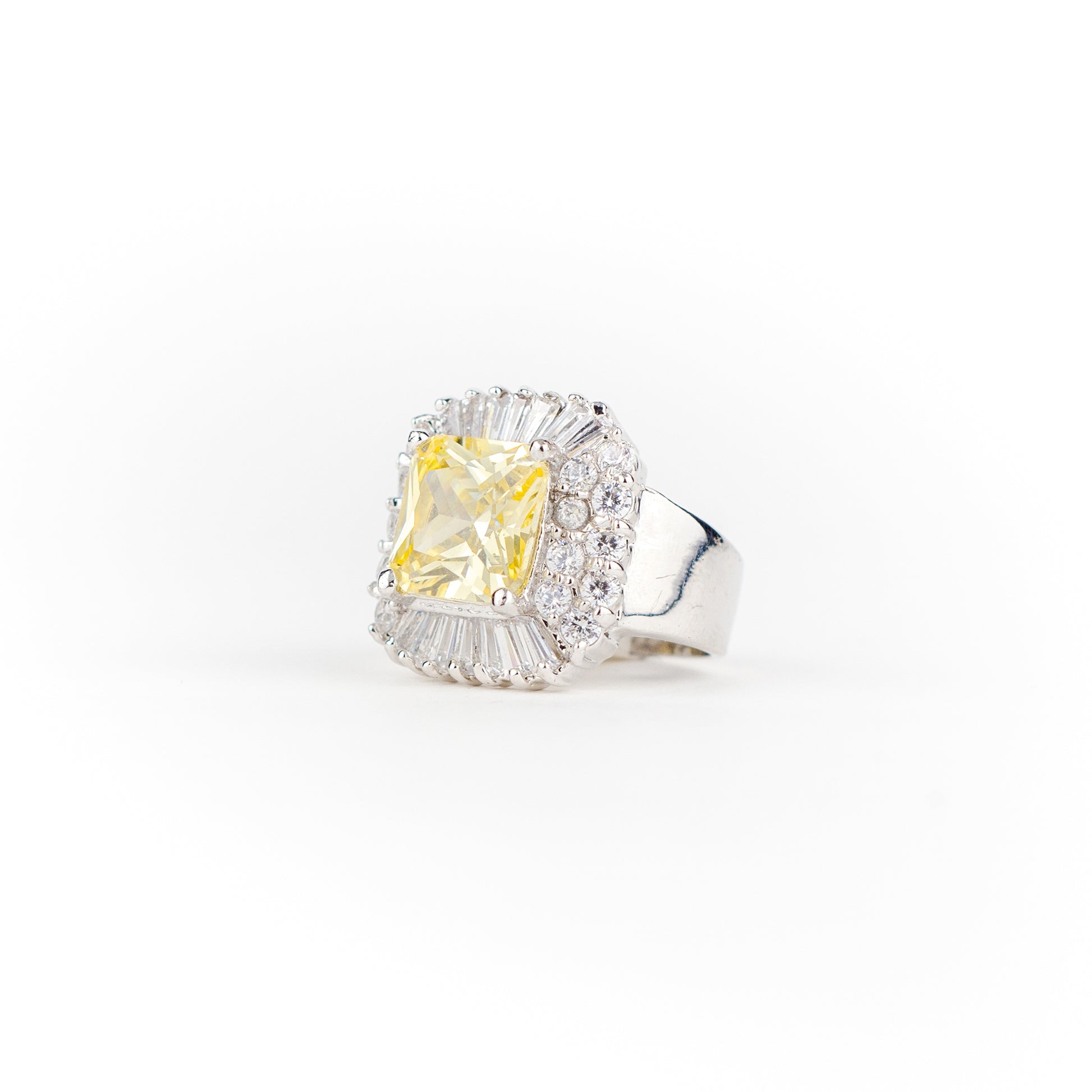 Anillo ancho con piedra amarilla - Laila's Dress