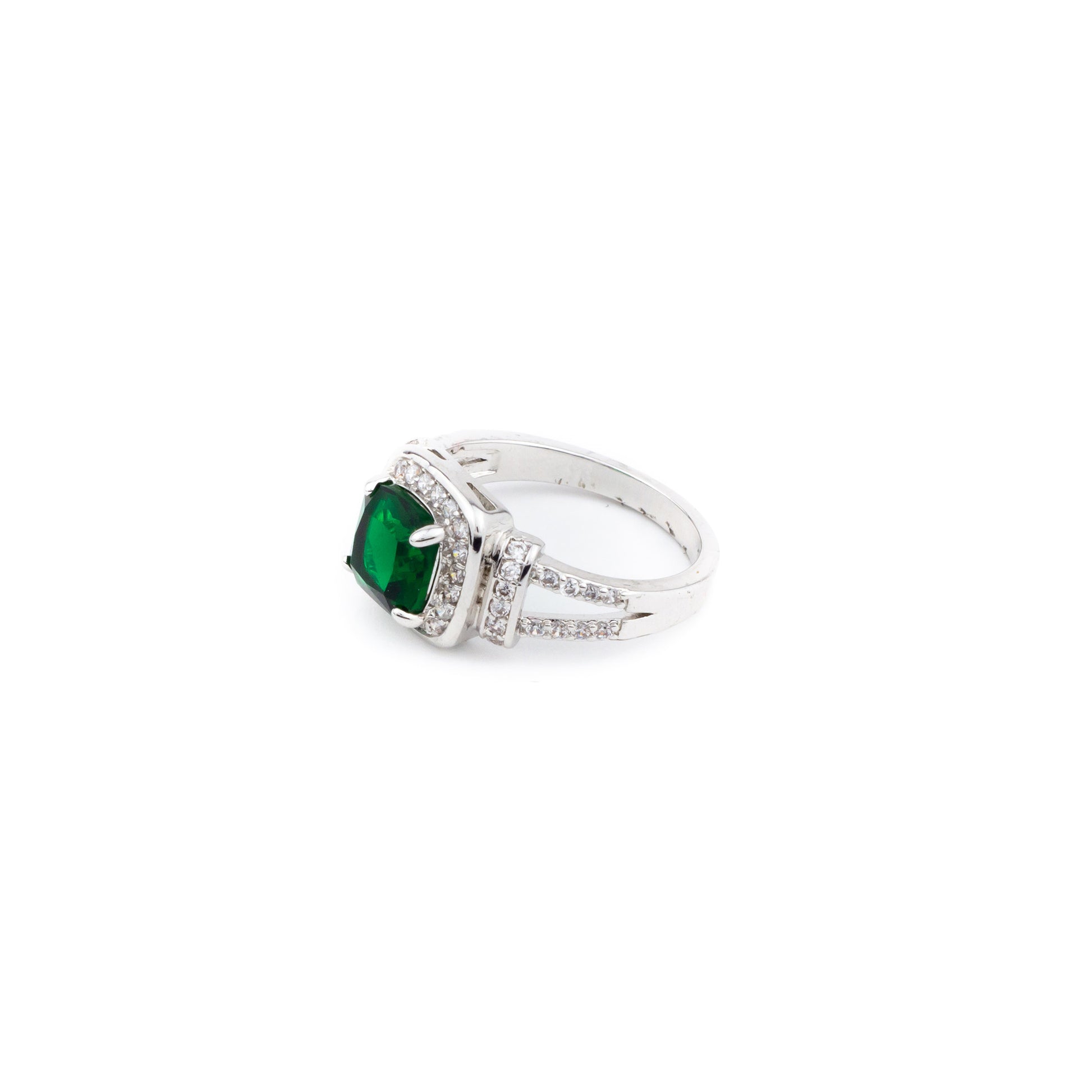 Anillo plateado con piedra verde esmeralda - Laila's Dress