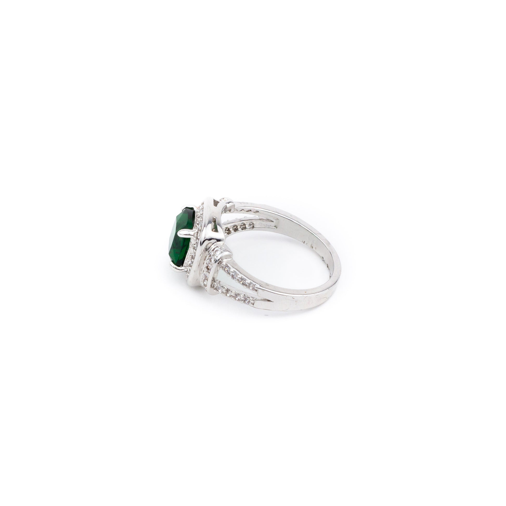 Anillo plateado con piedra verde esmeralda - Laila's Dress