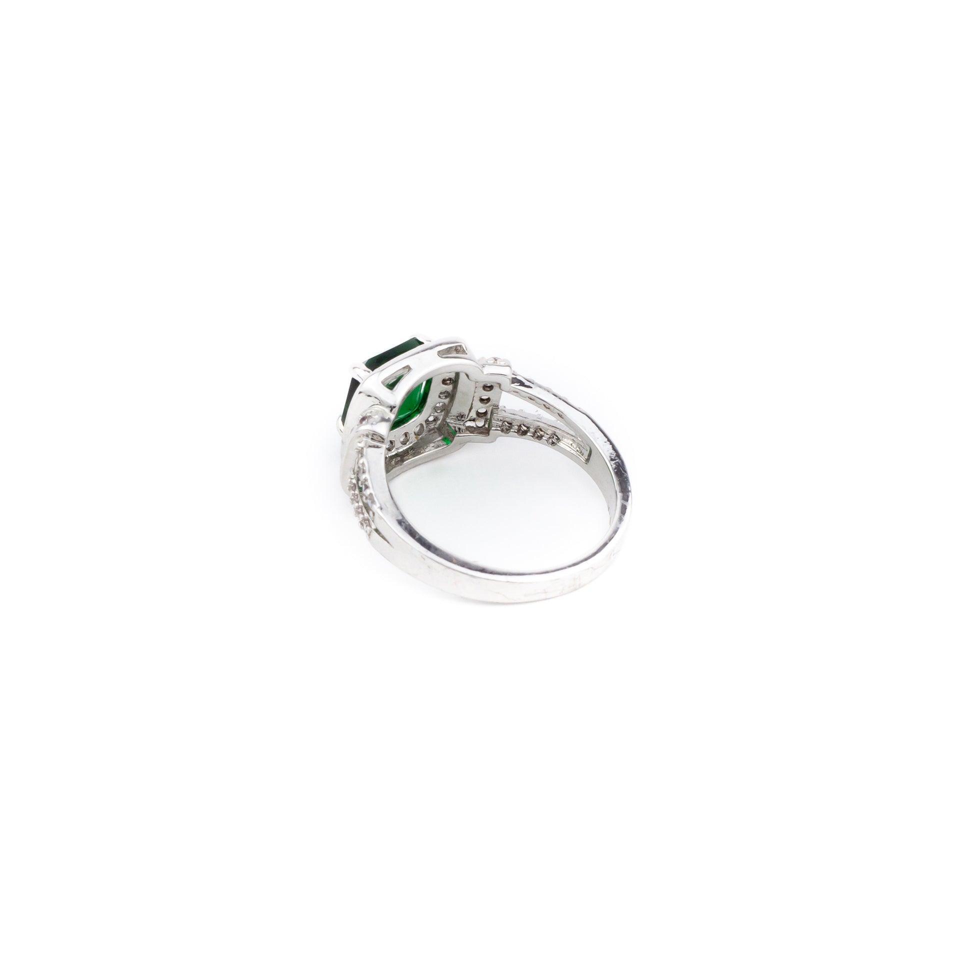 Anillo plateado con piedra verde esmeralda - Laila's Dress