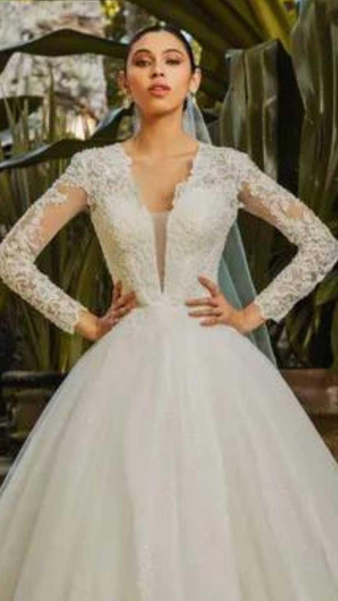 Vestido de novia  con aplicaciones bordadas