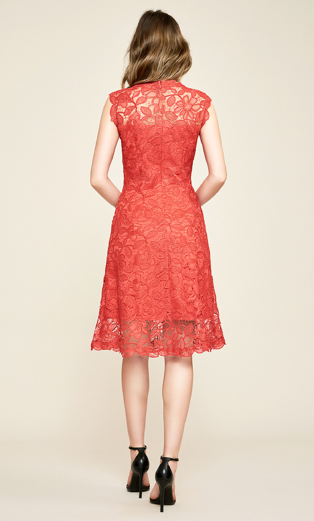 Vestido corto rojo con cuello redondo - Laila's Dress