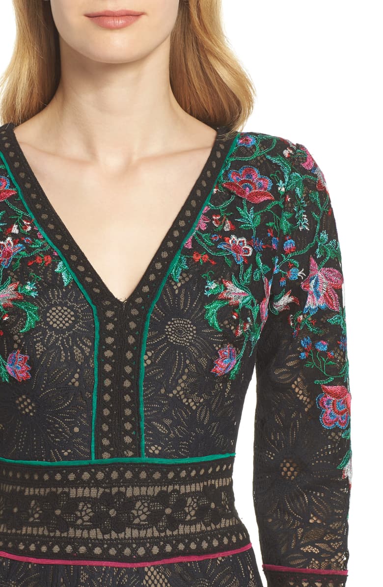Vestido negro con bordado floral multicolor - Laila's Dress