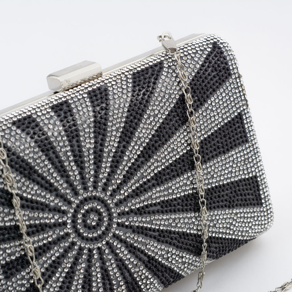 Bolso de mano con pedrería negro y plata - Laila's Dress