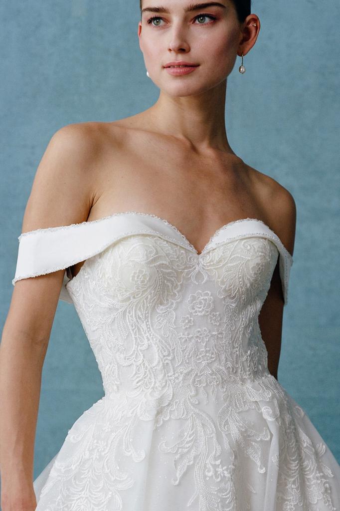 Vestido Princesa Encaje Con Manga Caida