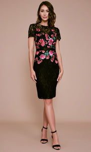 Vestido corto de encaje con bordado floral - Laila's Dress