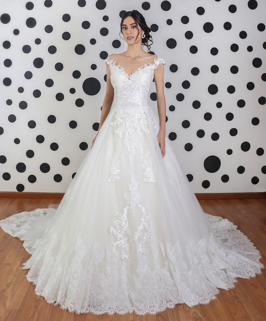 Vestido de novia con escote corazón y blusa sisada transparente