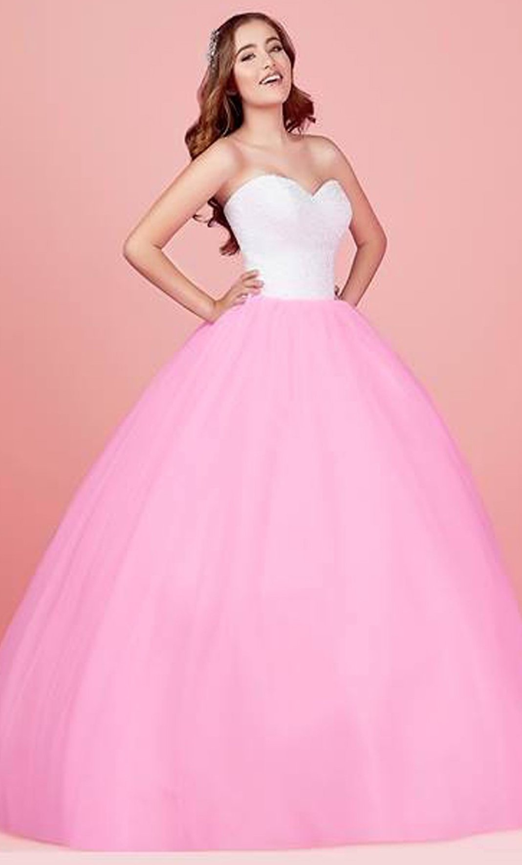 Vestido XV Años rosa con pedrería - Laila's Dress