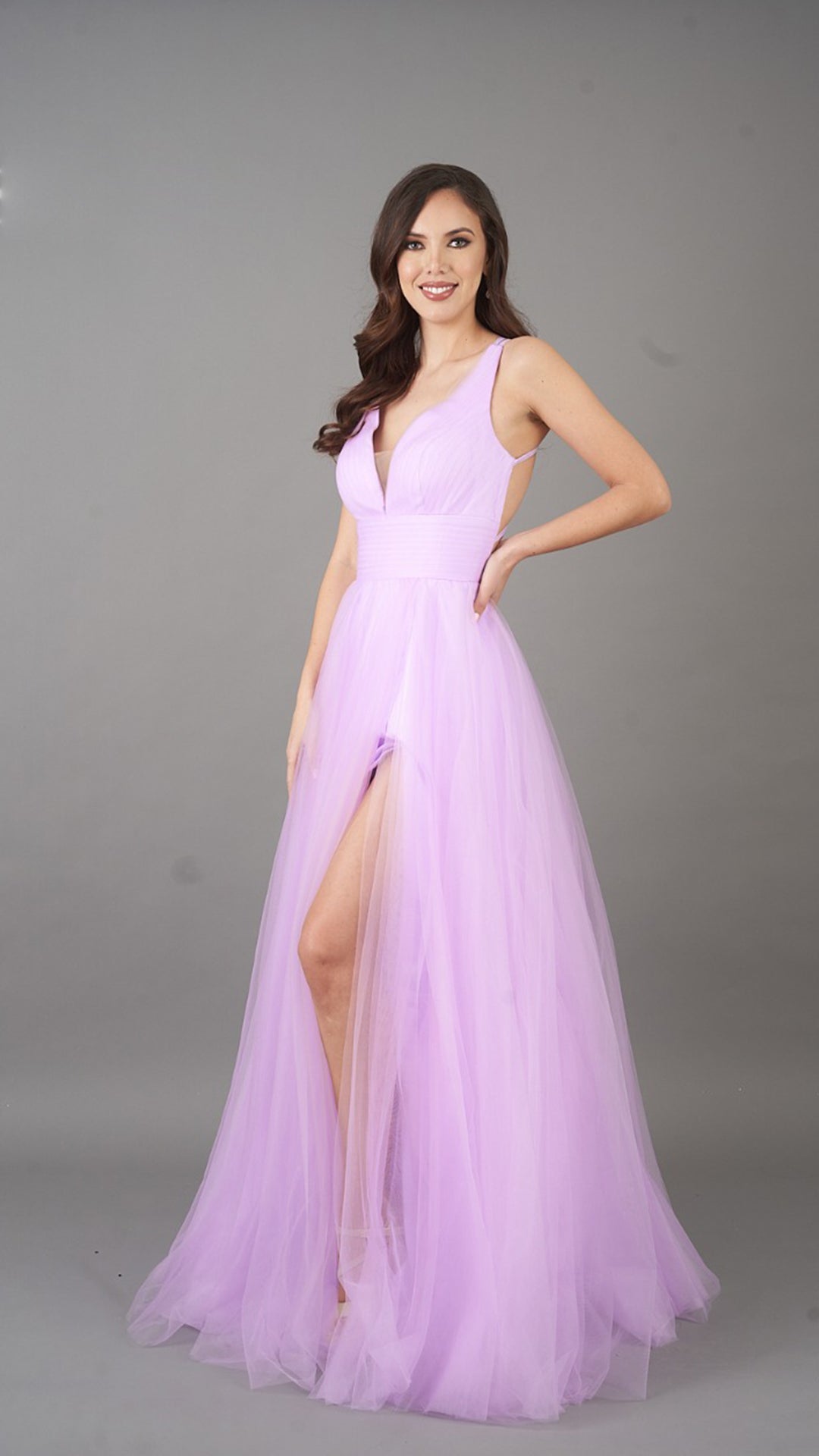 Vestido de tul drapeado con escote en V