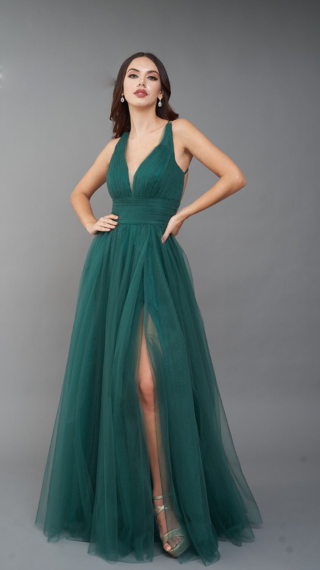 Vestido de tul drapeado con escote en V