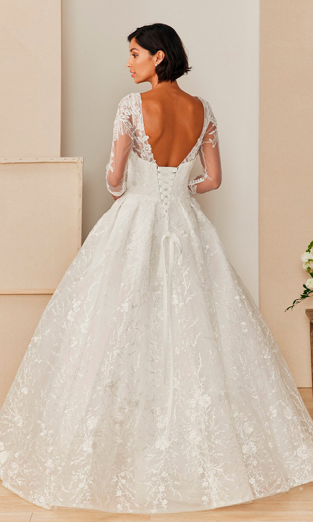 Vestido con manga de encaje