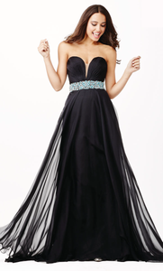 Vestido negro con escote corazón - Laila's Dress