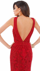 Vestido recto rojo con pedrería bordada