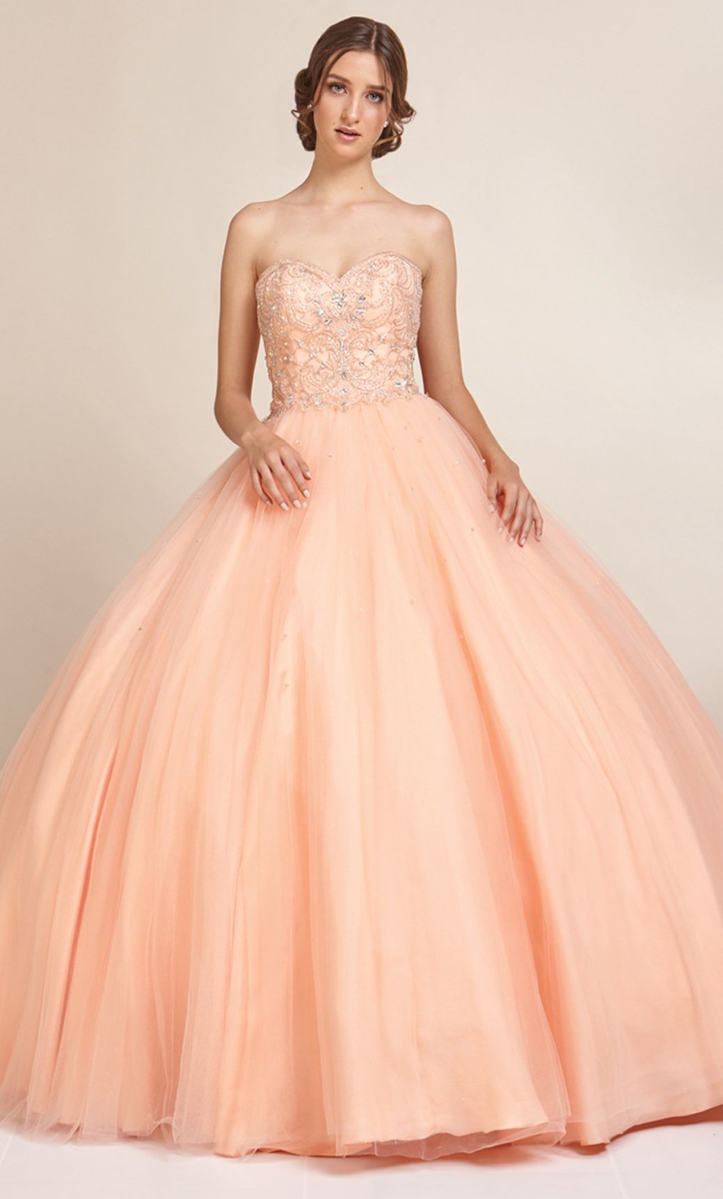 Vestido XV Años coral con pedrería - Laila's Dress
