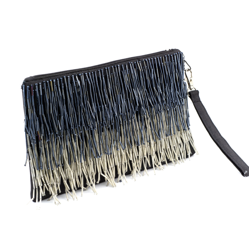 Bolsa de mano negra con flecos - Laila's Dress