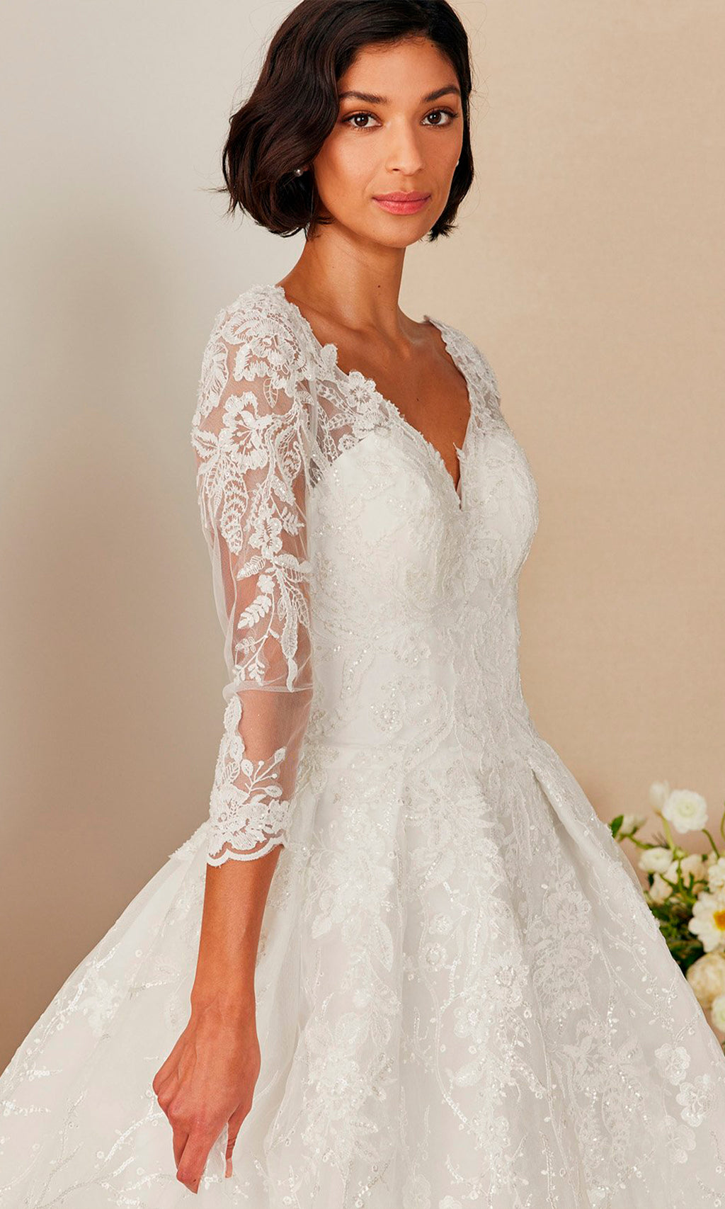 Vestido con manga de encaje