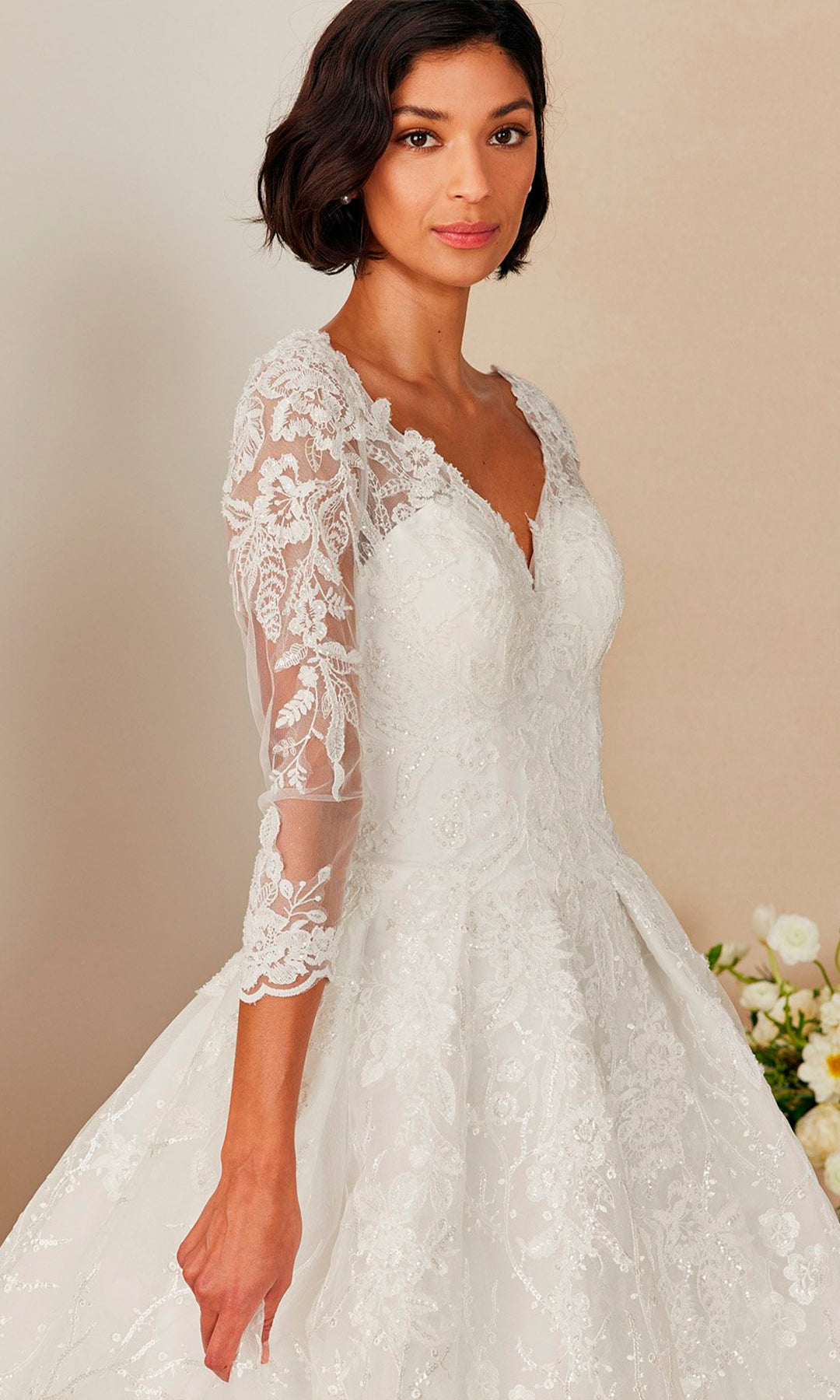 Vestido con manga de encaje